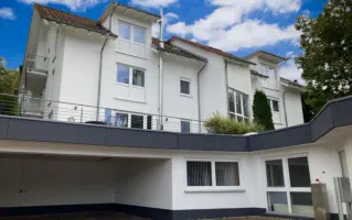 Vorderansicht von Haus 1