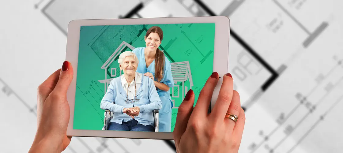 Das Bild zeigt ein Tablet mit einer Bewohnerin und einer Pflegerin. Im Hintergrund sieht man Architektenpläne und Grundrisse.
